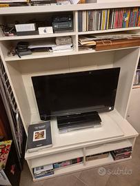 mobile libreria e televisore Ikea con possibile te