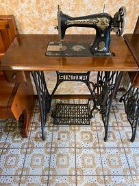 Macchina da cucire Singer con pedale
