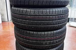 n. 4 Pneumatici Yokohama Bluearth es32 185/55 R16