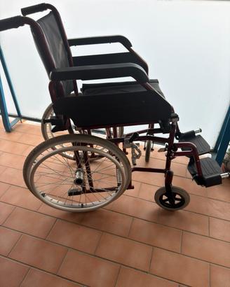 Sedia a rotelle piegabile per anziani