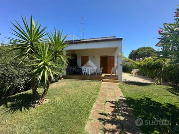 VILLA A SCHIERA A CASSANO ALLO IONIO