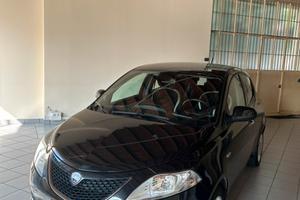 Lancia Ypsilon allestimento Gold