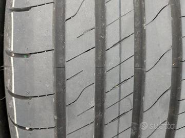 Pneumatici Good Year Efficient Grip 215-60 R17