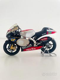 Aprilia RSV250  Marco Melandri 2002 scala 1:12