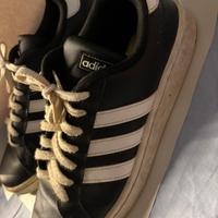 scarpe Adidas, taglia 41 e mezzo