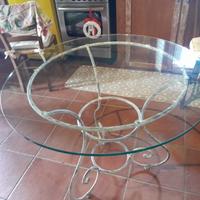 Tavolo in ferro battuto e vetro