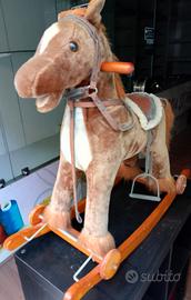 cavalluccio a dondolo 