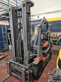 Carrello elevatore elettrico 2500kg triplex Toyota