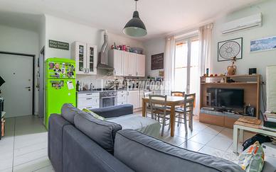 AMPIO TRE LOCALI CON BALCONE