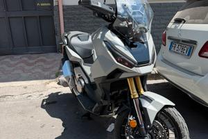 Xadv 750