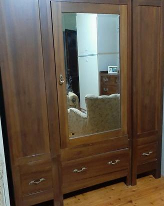 Letto a due piazze e armadio