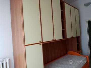 Armadio a ponte con letto singolo