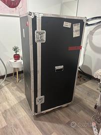 Grande Flightcase, strumenti musicali, mixer