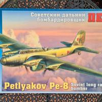 Kit  ZVEZDA  Petlyakov Pe-8    1/72