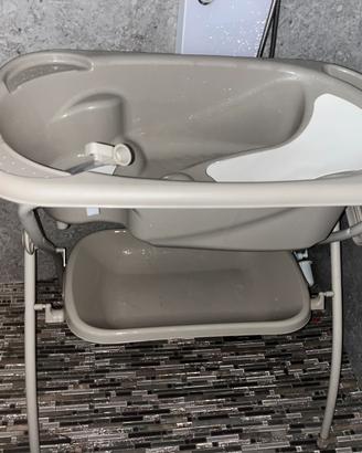 Vaschetta da bagno con supporto