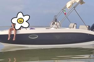 Barca a motore cantiere orizzonti