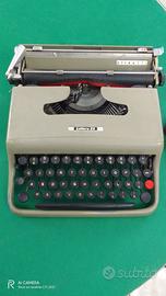 Macchina da scrivere Olivetti Lettera 22