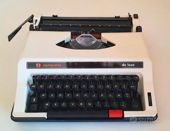 Macchina da scrivere portatile Olympiette DeLuxe"