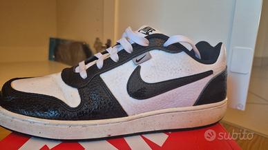 scarpe nike bianche e nere 42.5