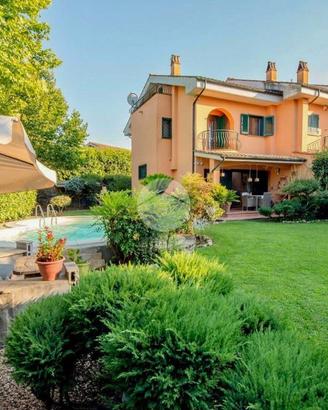 VILLA A SCHIERA D'ANGOLO A NEPI