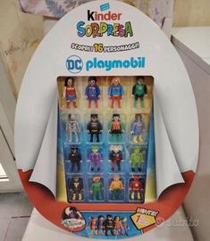 Espositore kinder con personaggi dc playmobil