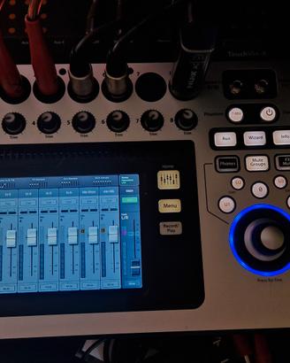 Mixer digitale qsc touxchmix 8 