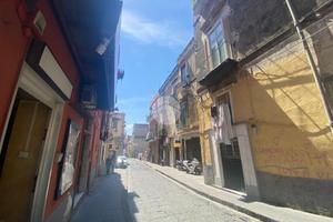 2 LOCALI A TORRE DEL GRECO