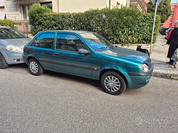Ford Fiesta 1.2 verde