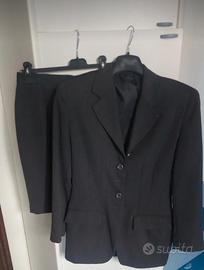 Tailleur donna; giacca con gonna.