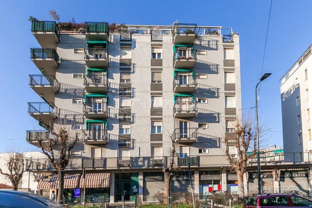 BILOCALE CON BALCONE E CANTINA DI PERTINENZA