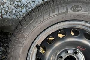 4 pneumatici estivi con cerchi in ferro