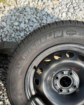 4 pneumatici estivi con cerchi in ferro
