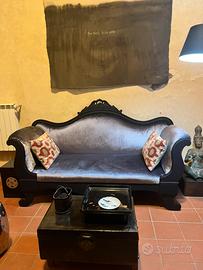 divano in stile francese in velluto Indaco