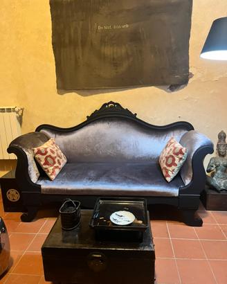 divano in stile francese in velluto Indaco