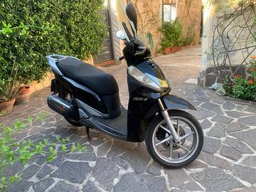 Honda SH 300i (Aprile 2015)