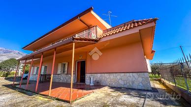 VILLA SINGOLA A FORMIA