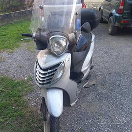 Scooter Malaguti cc 50 + bauletto + parabrezza