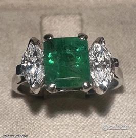 ANELLO ORO 18kt. DIAMANTI MARQUISE E SMERALDO