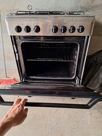 Cucina a gas con forno ventilato