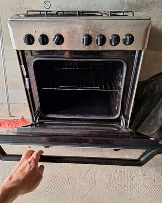 Cucina a gas con forno ventilato