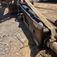 Martello demolitore escavatore Montabert BRH501