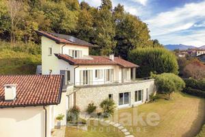 Villa di 443 m² con più di 5 locali e box auto dop