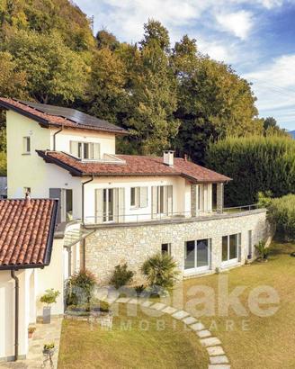 Villa di 443 m² con più di 5 locali e box auto dop