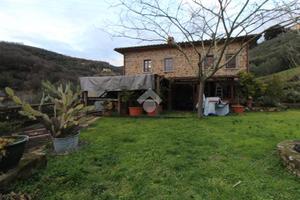4 LOCALI A LARCIANO