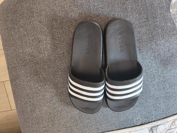 ciabatte nere con strisce NO Adidas 