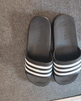 ciabatte nere con strisce NO Adidas 
