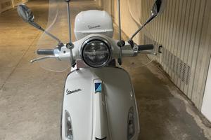 vespa primavera 50 bianca