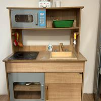 Cucina in legno giocattolo