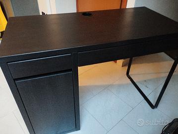 Scrivania nera Ikea MICKE