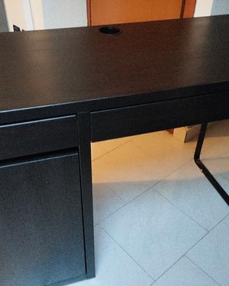 Scrivania nera Ikea MICKE